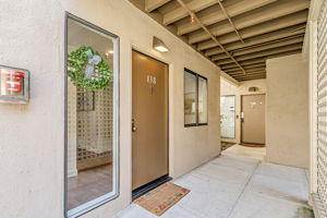 005_449 Alberto Way C138_
