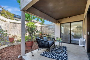 032_449 Alberto Way C138_