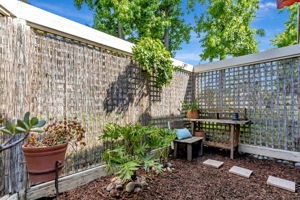 033_449 Alberto Way C138_