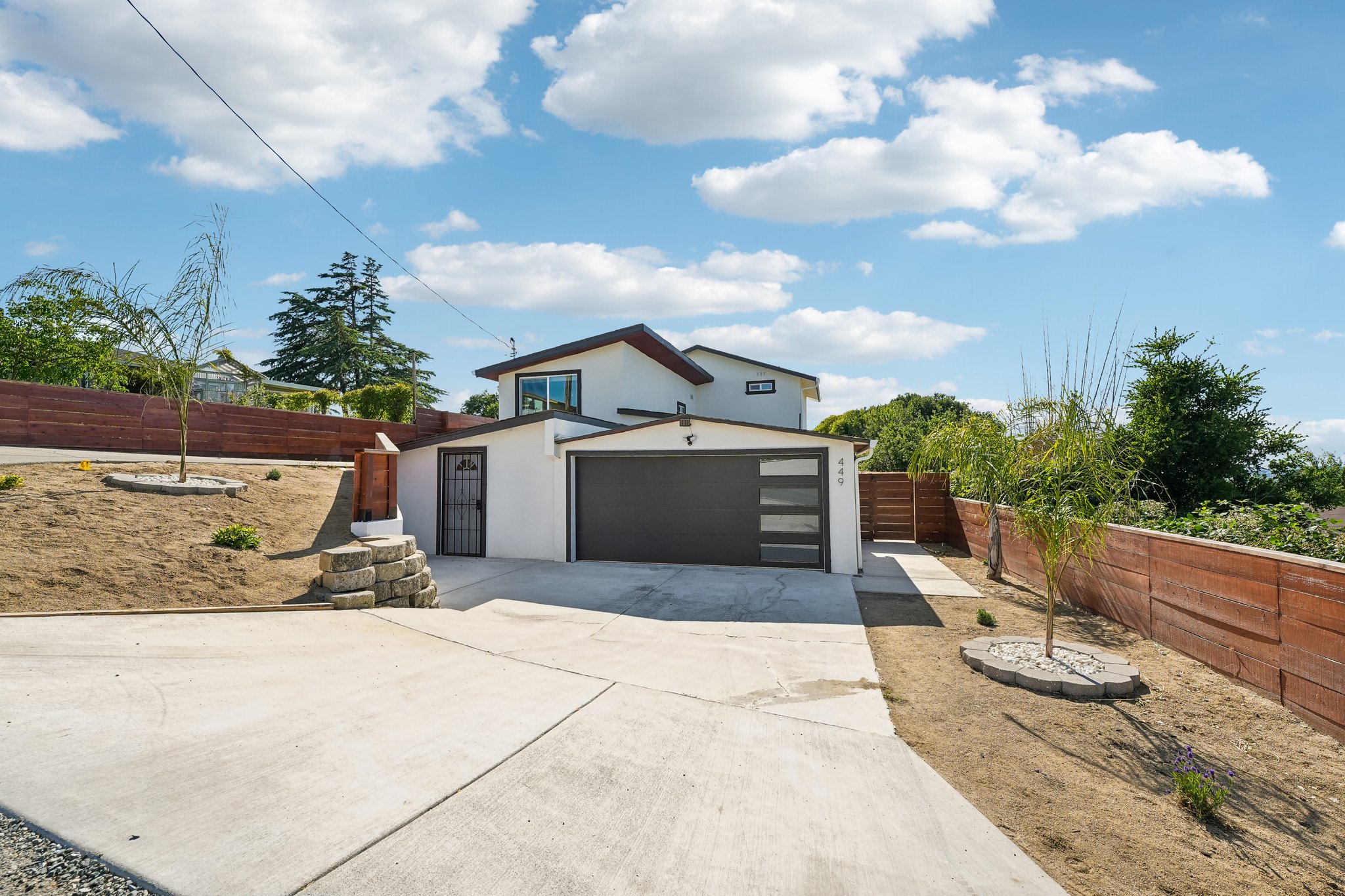 Gillcrest Ave-S2205-002.jpg