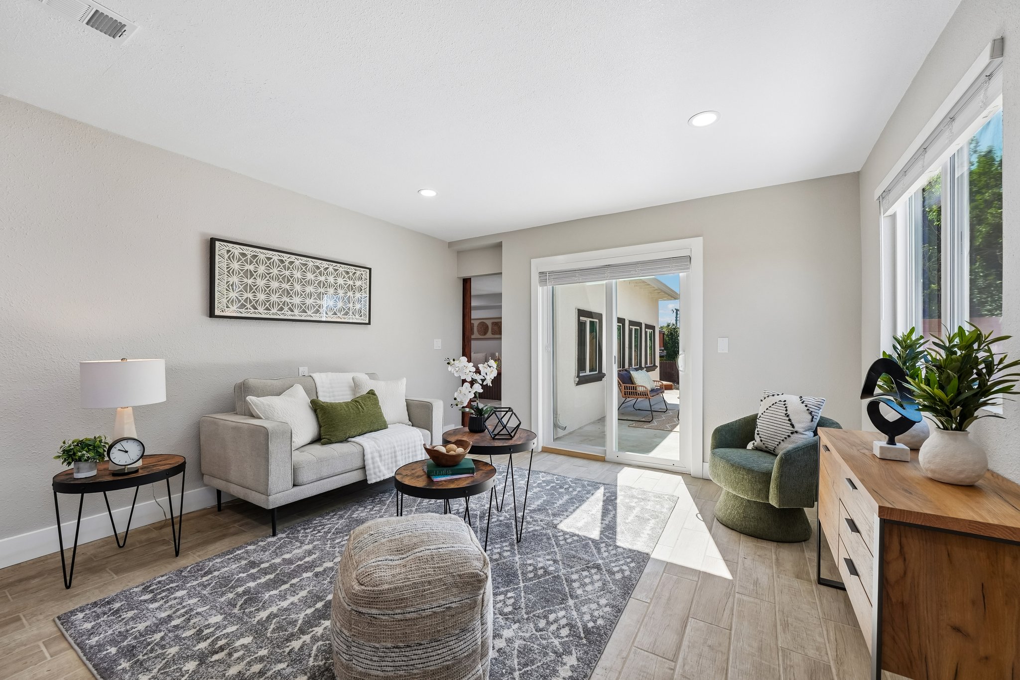 Gillcrest Ave-S2205-008.jpg
