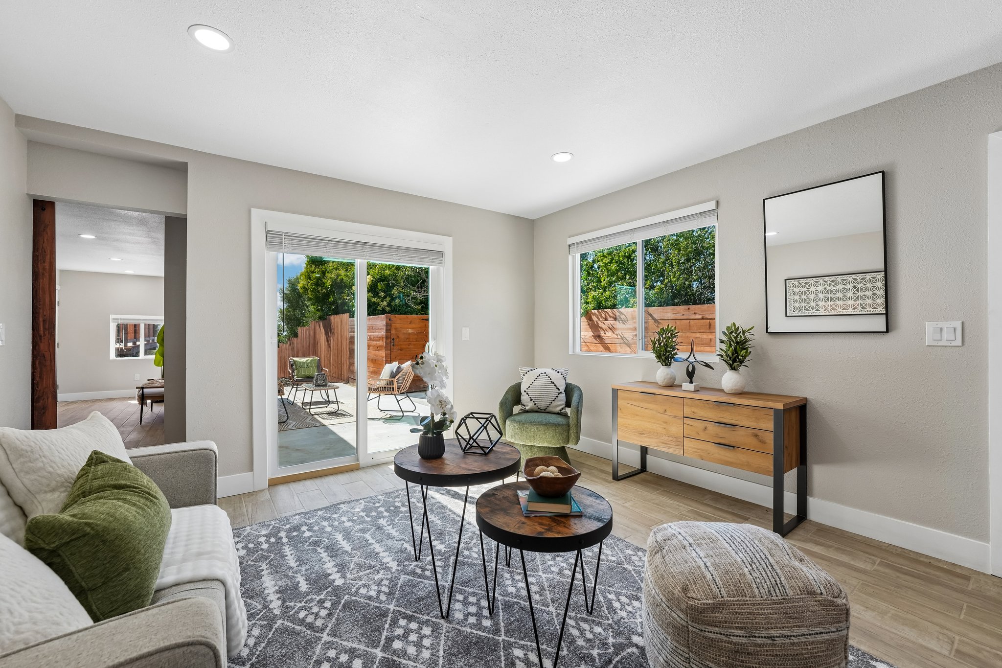 Gillcrest Ave-S2205-009.jpg