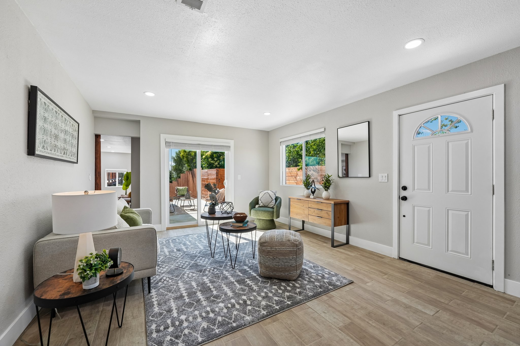Gillcrest Ave-S2205-011.jpg