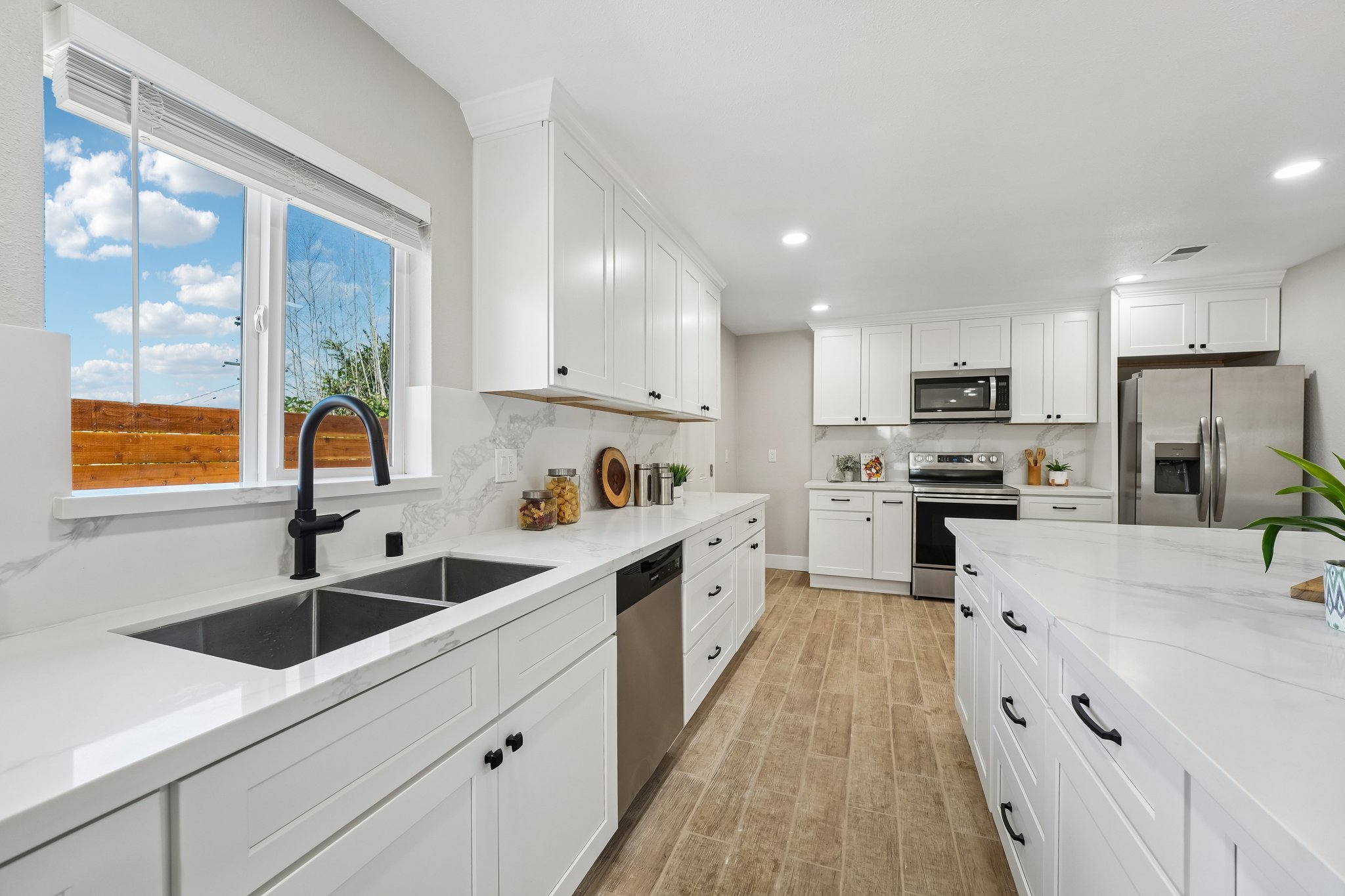 Gillcrest Ave-S2205-016.jpg
