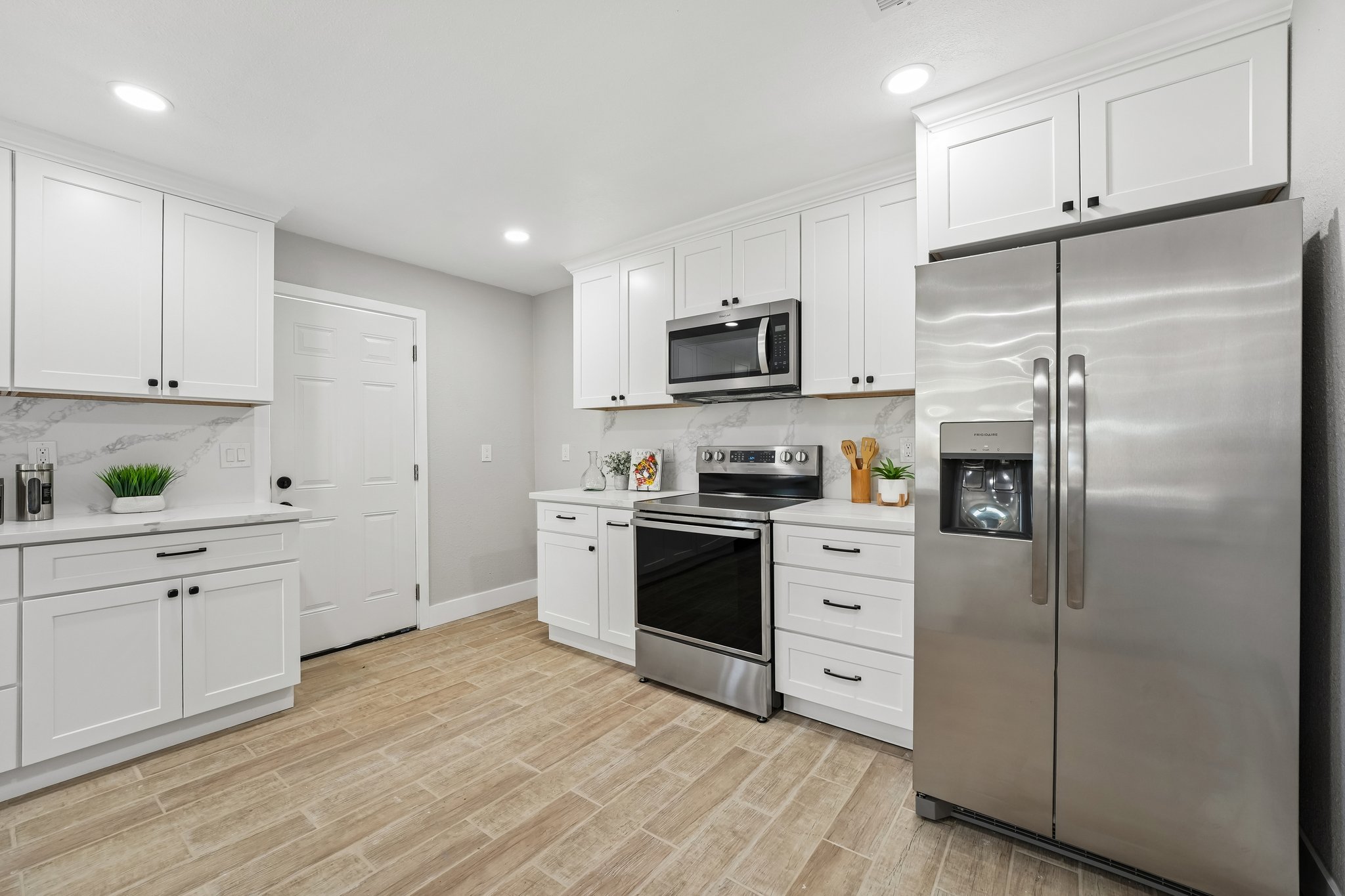Gillcrest Ave-S2205-020.jpg
