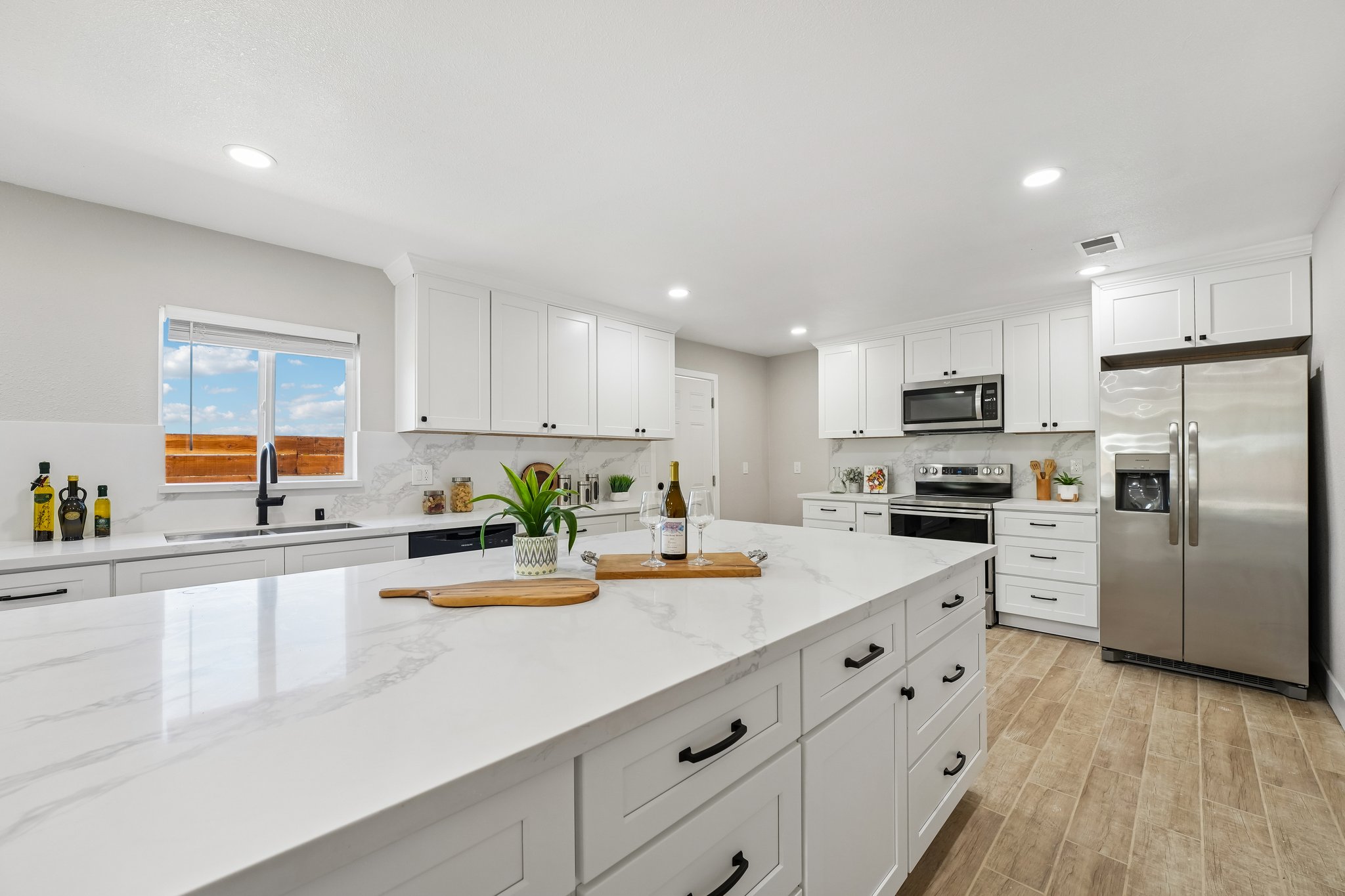 Gillcrest Ave-S2205-021.jpg