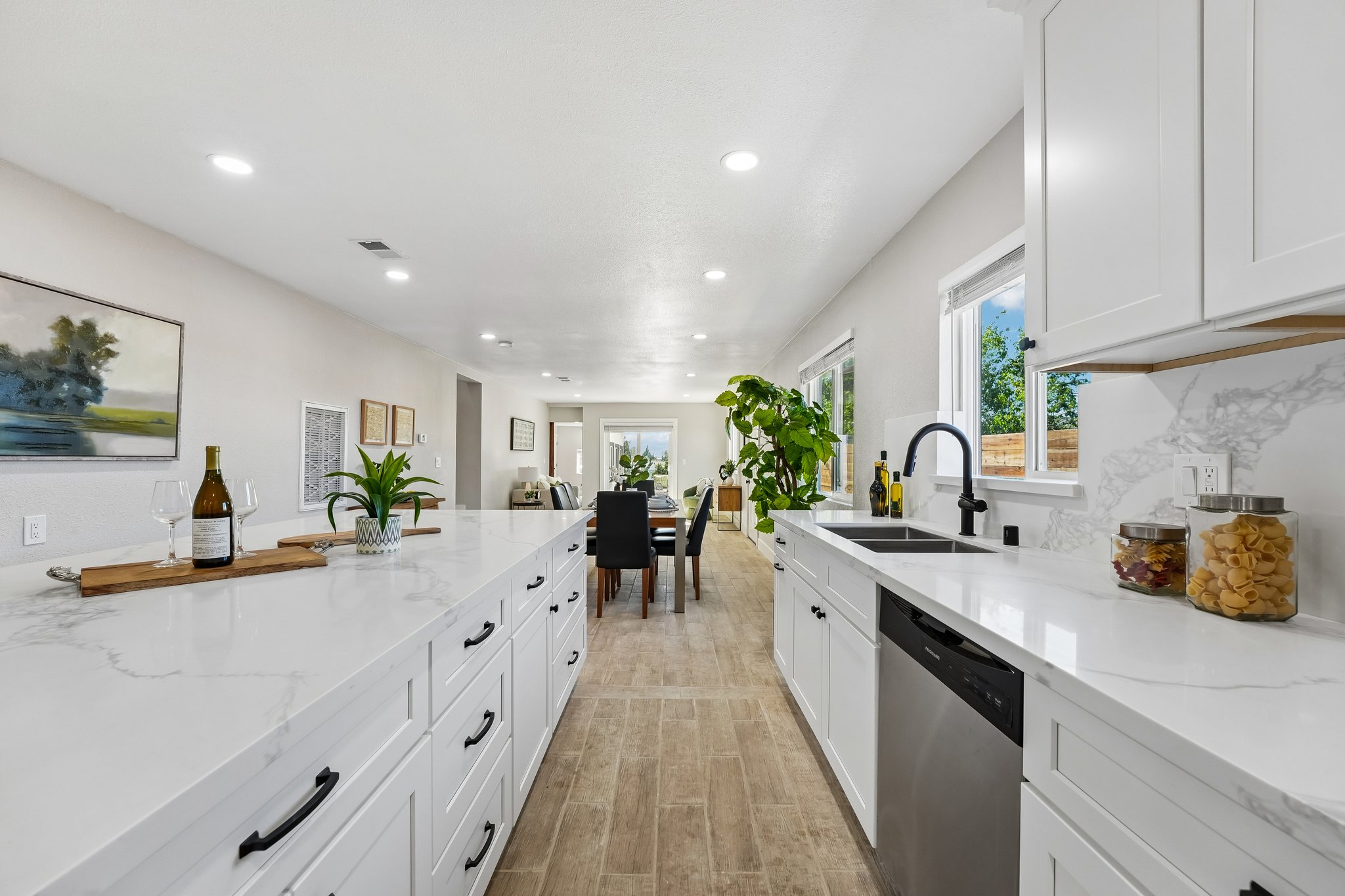 Gillcrest Ave-S2205-025.jpg
