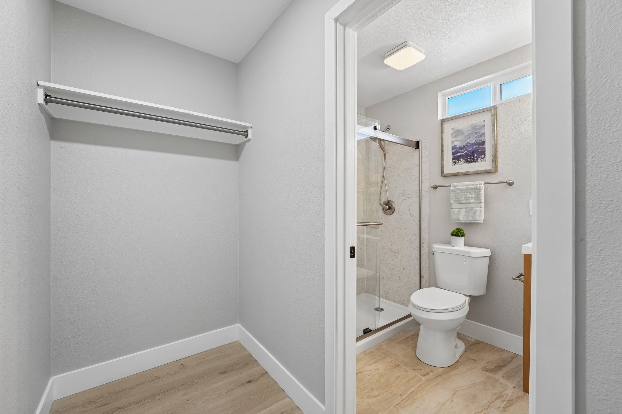 Gillcrest Ave-S2205-042.jpg
