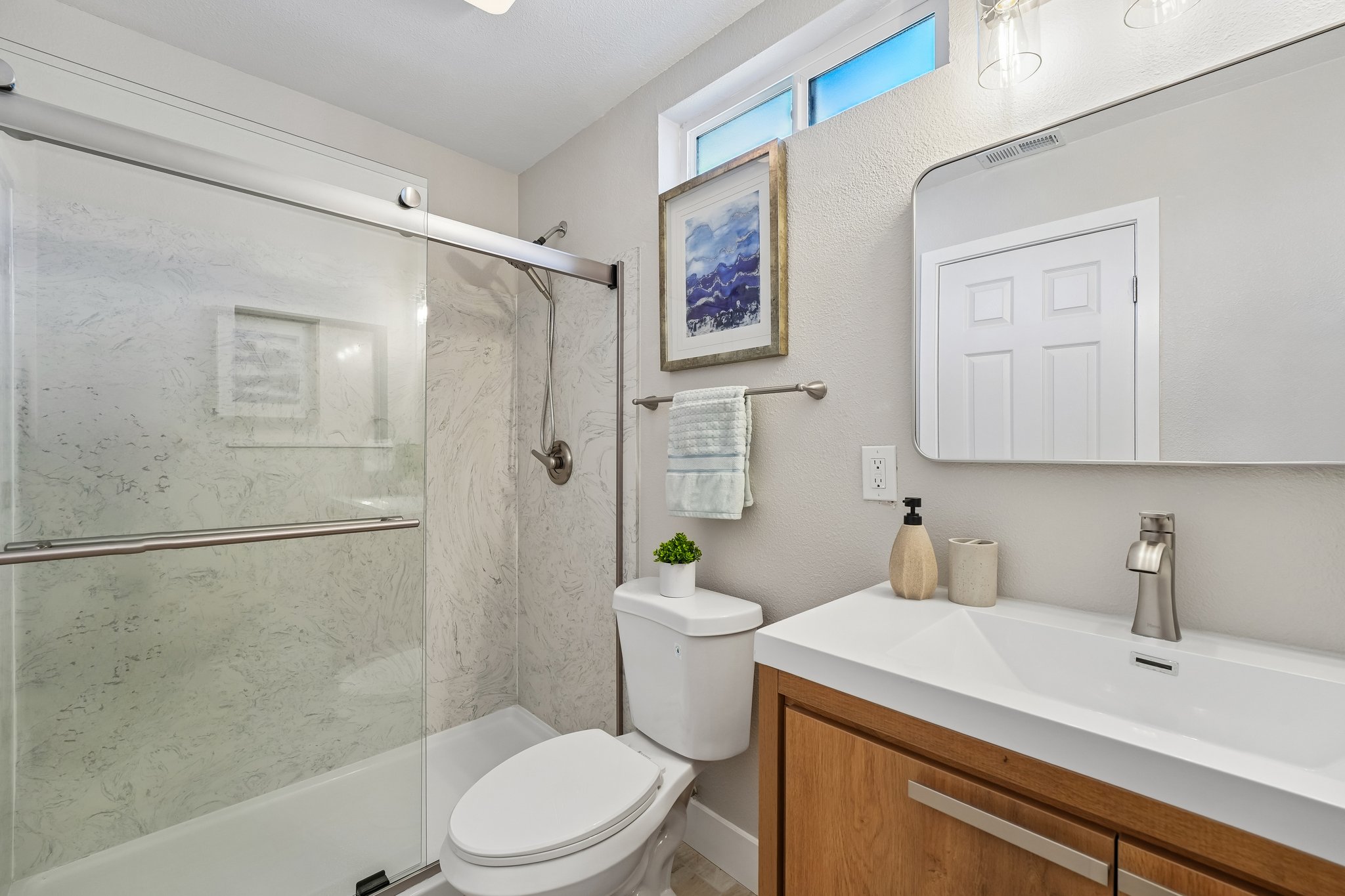 Gillcrest Ave-S2205-044.jpg