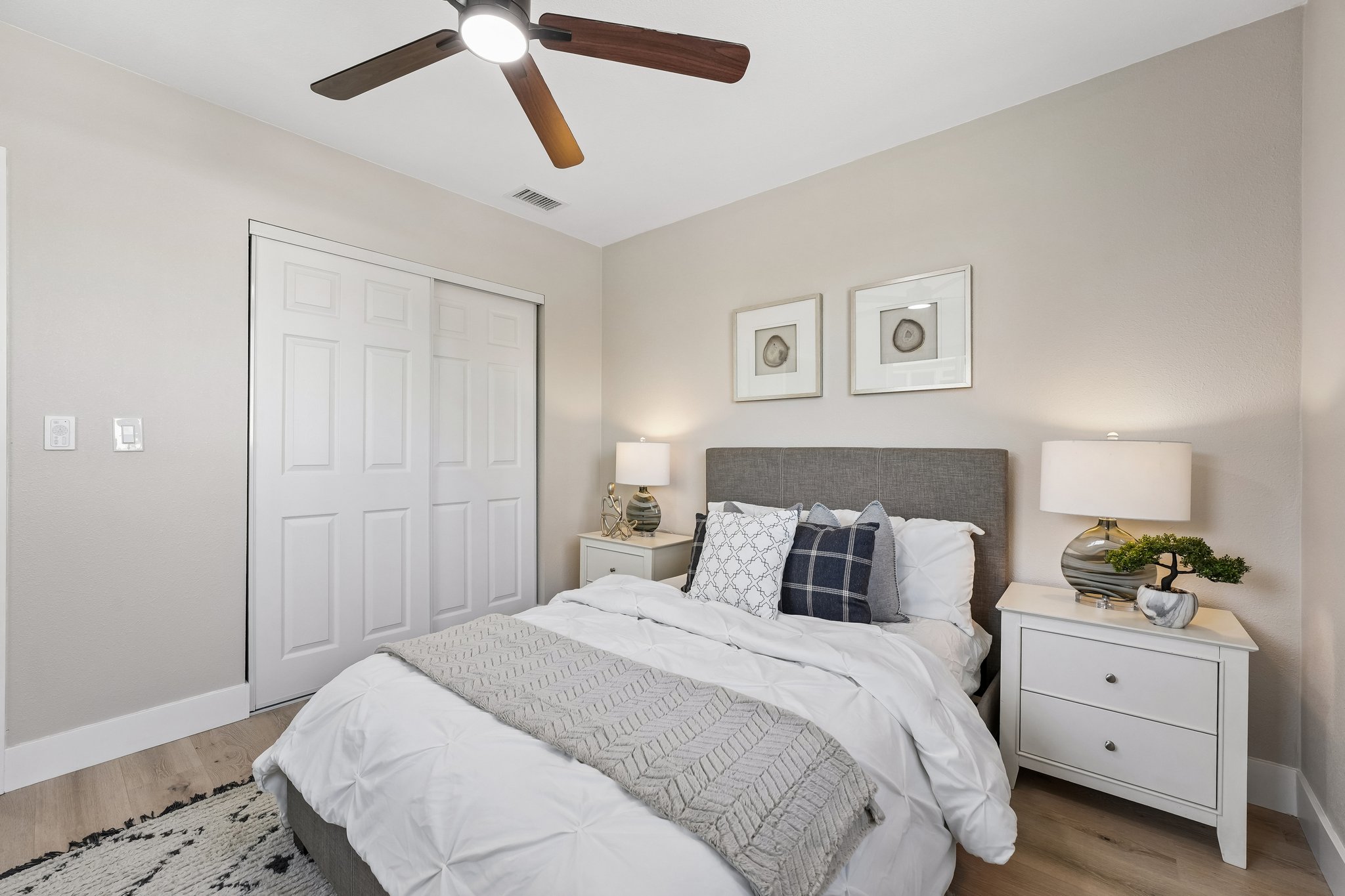 Gillcrest Ave-S2205-047.jpg