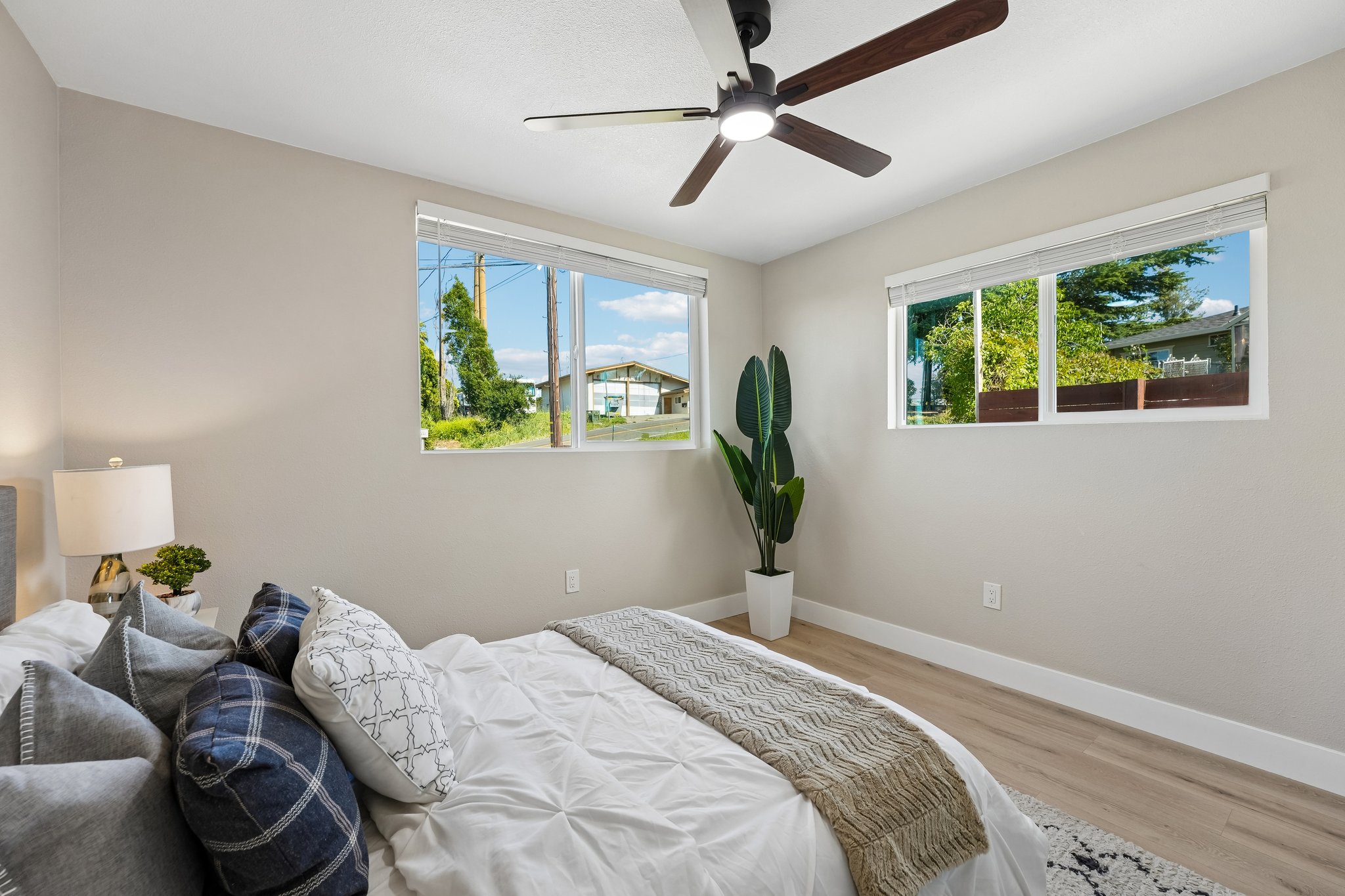 Gillcrest Ave-S2205-048.jpg