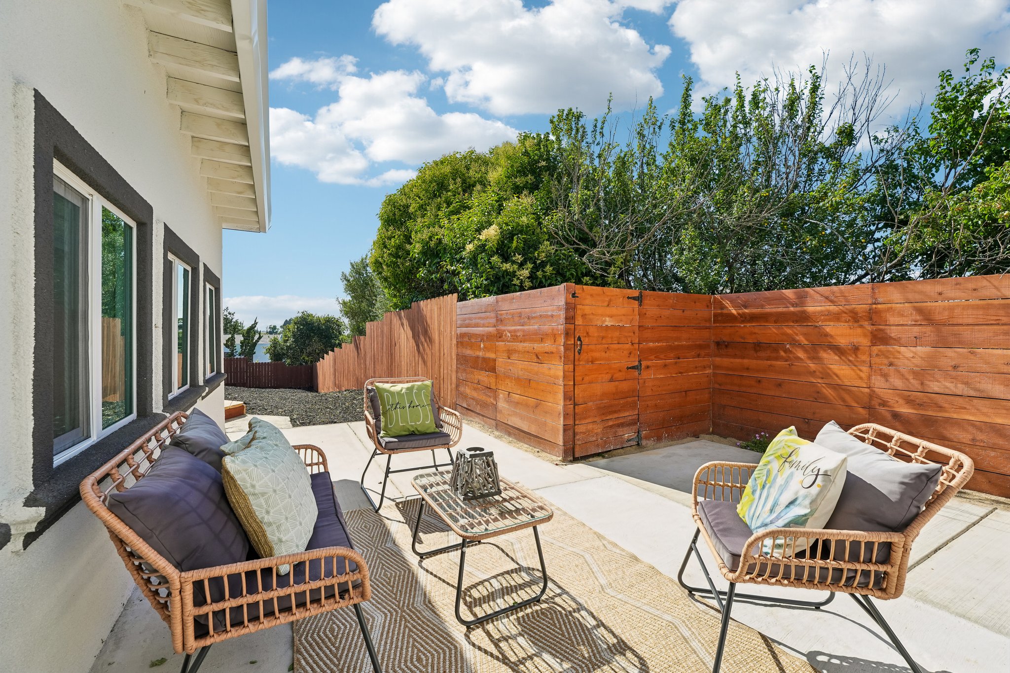 Gillcrest Ave-S2205-059.jpg