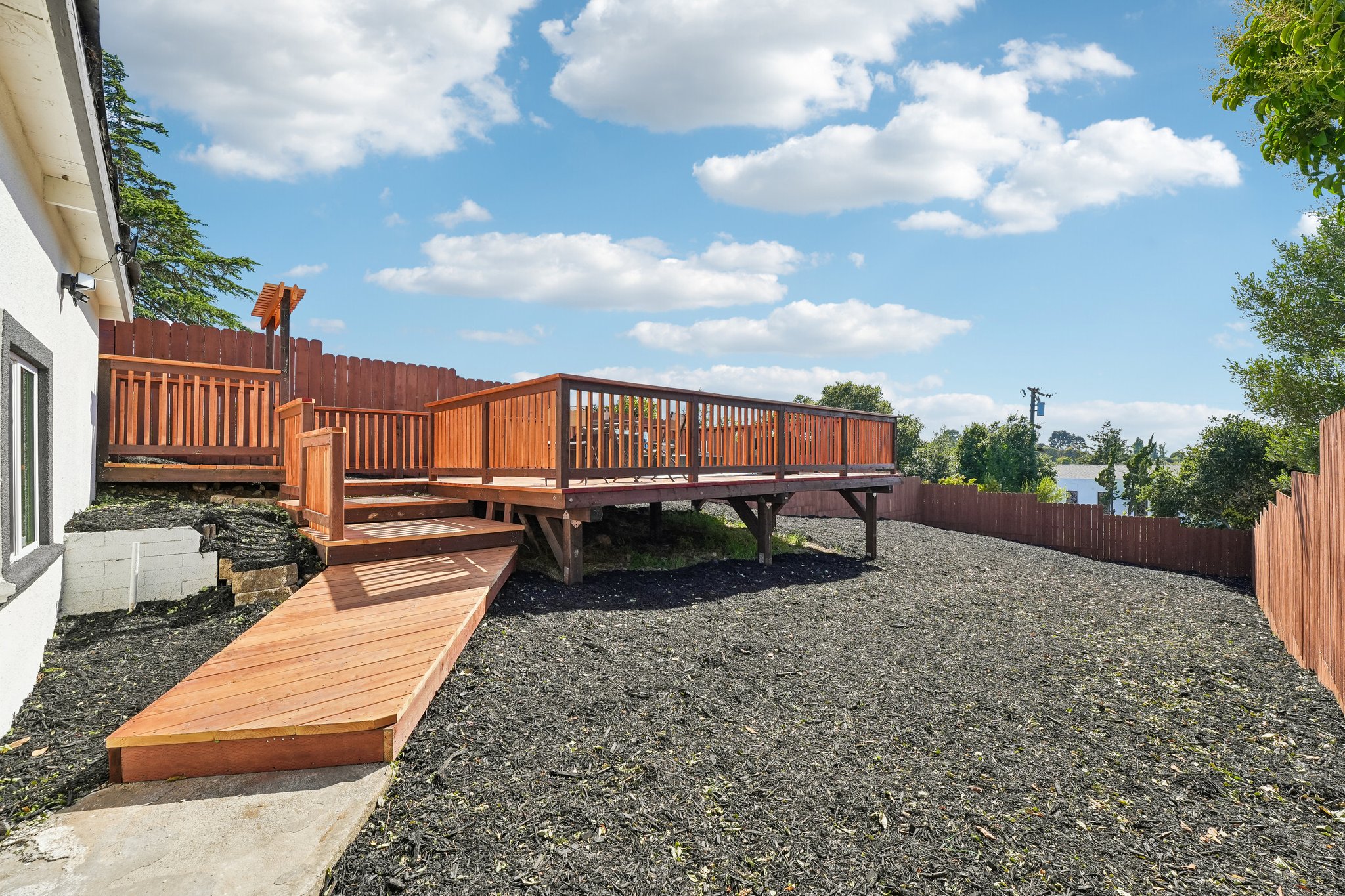 Gillcrest Ave-S2205-062.jpg