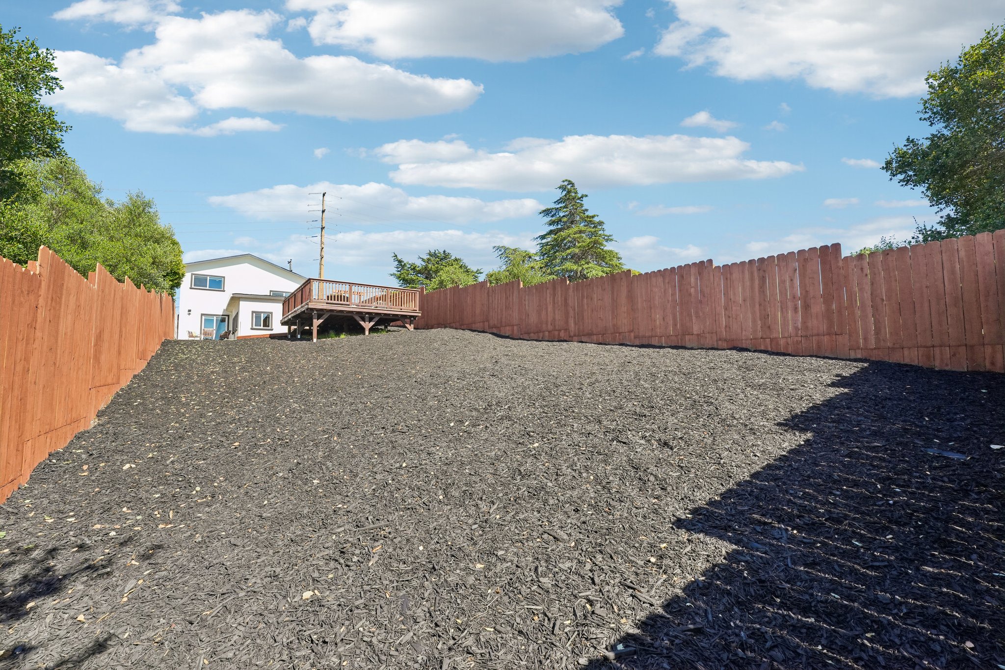 Gillcrest Ave-S2205-065.jpg