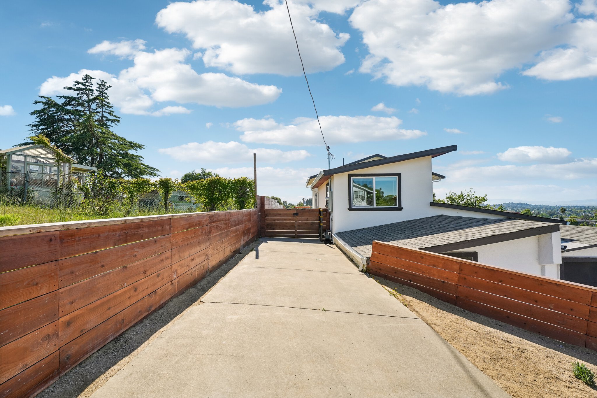 Gillcrest Ave-S2205-073.jpg