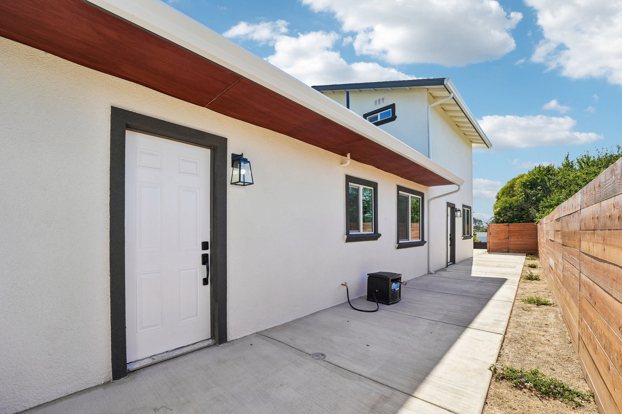 Gillcrest Ave-S2205-074.jpg