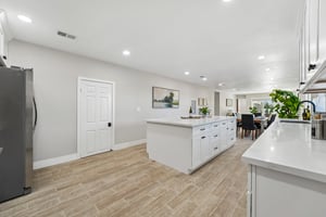 Gillcrest Ave-S2205-024.jpg