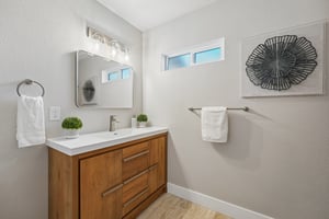 Gillcrest Ave-S2205-029.jpg