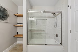 Gillcrest Ave-S2205-030.jpg