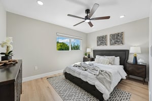 Gillcrest Ave-S2205-038.jpg
