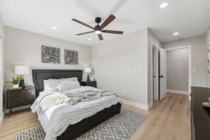 Gillcrest Ave-S2205-039.jpg