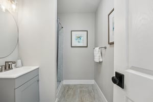 Gillcrest Ave-S2205-050.jpg