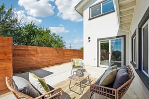 Gillcrest Ave-S2205-060.jpg