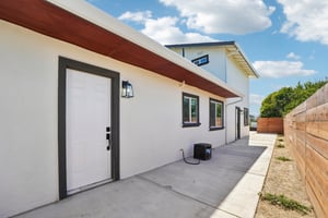 Gillcrest Ave-S2205-074.jpg