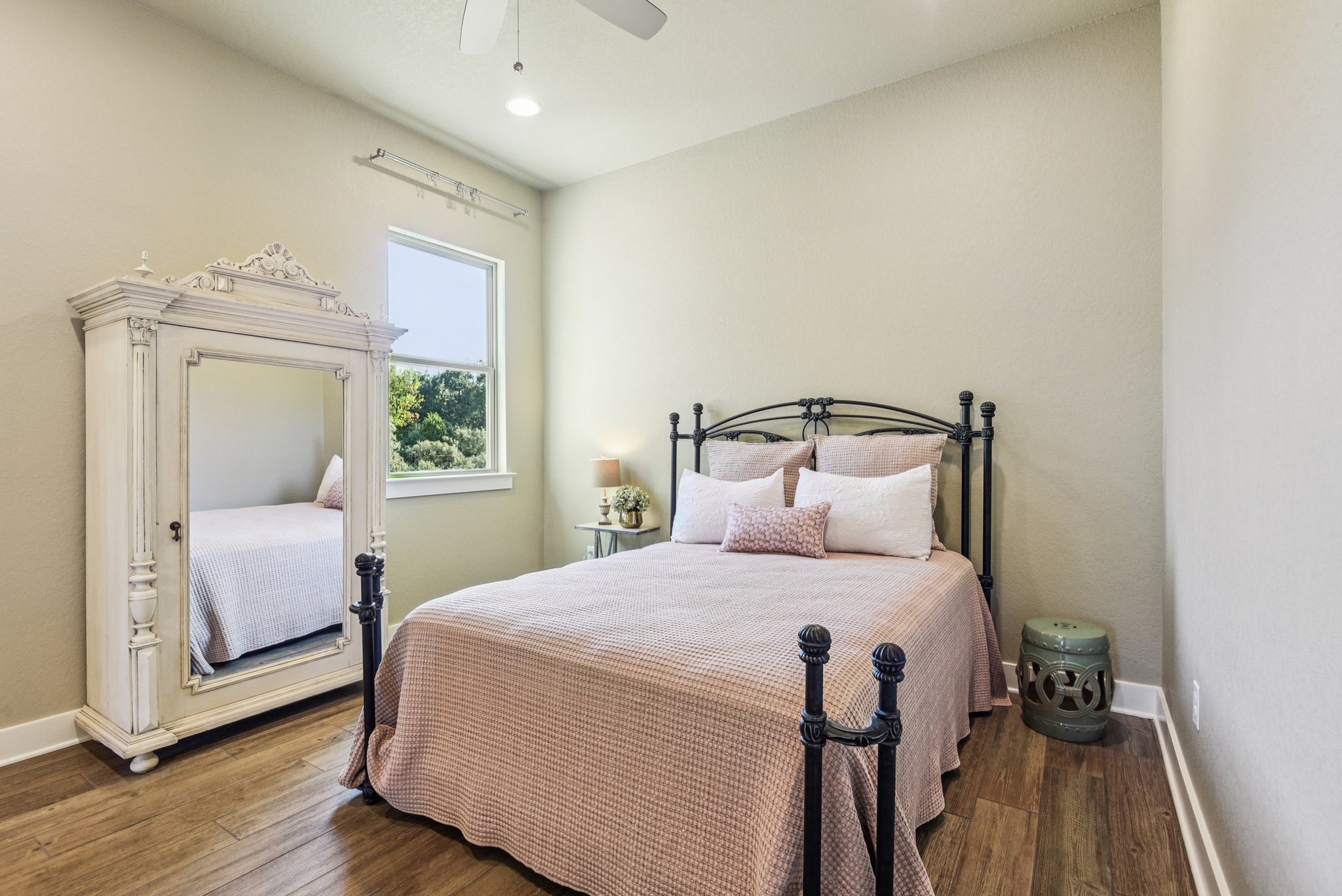 Hanging Oak-S0310-034.jpg