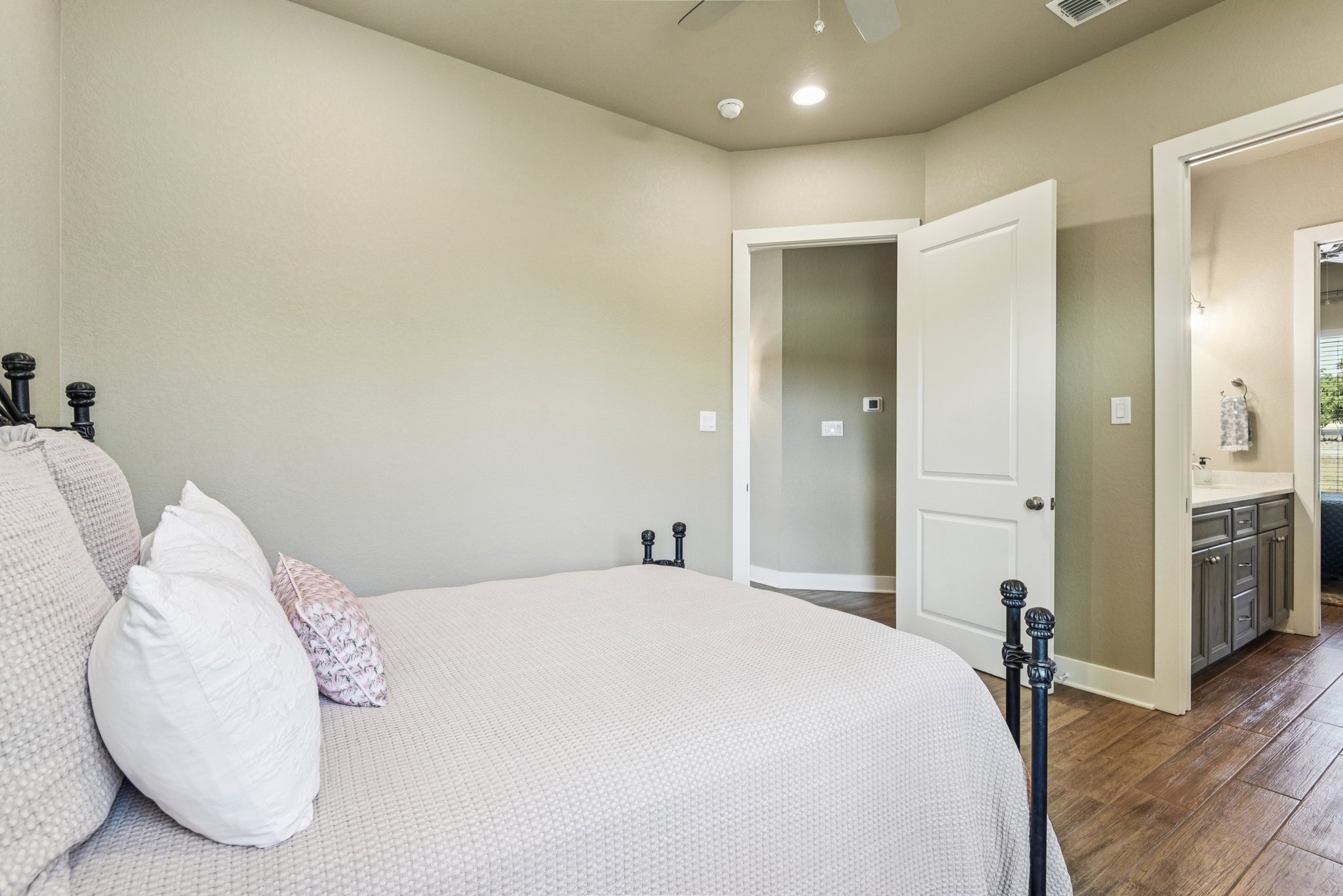 Hanging Oak-S0310-035.jpg