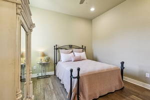 Hanging Oak-S0310-033.jpg