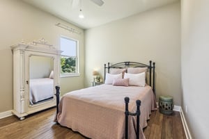 Hanging Oak-S0310-034.jpg