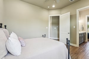 Hanging Oak-S0310-035.jpg