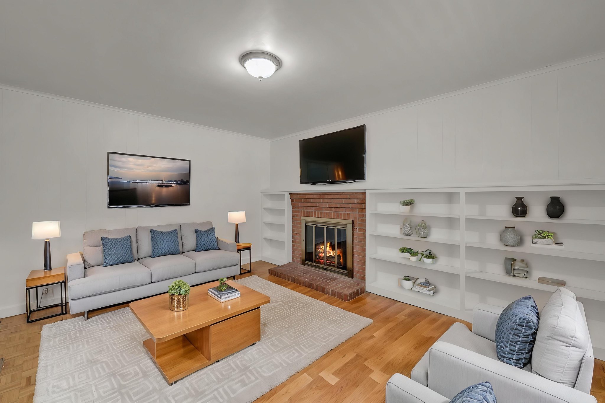 DSC_1502 virtually staged.jpeg