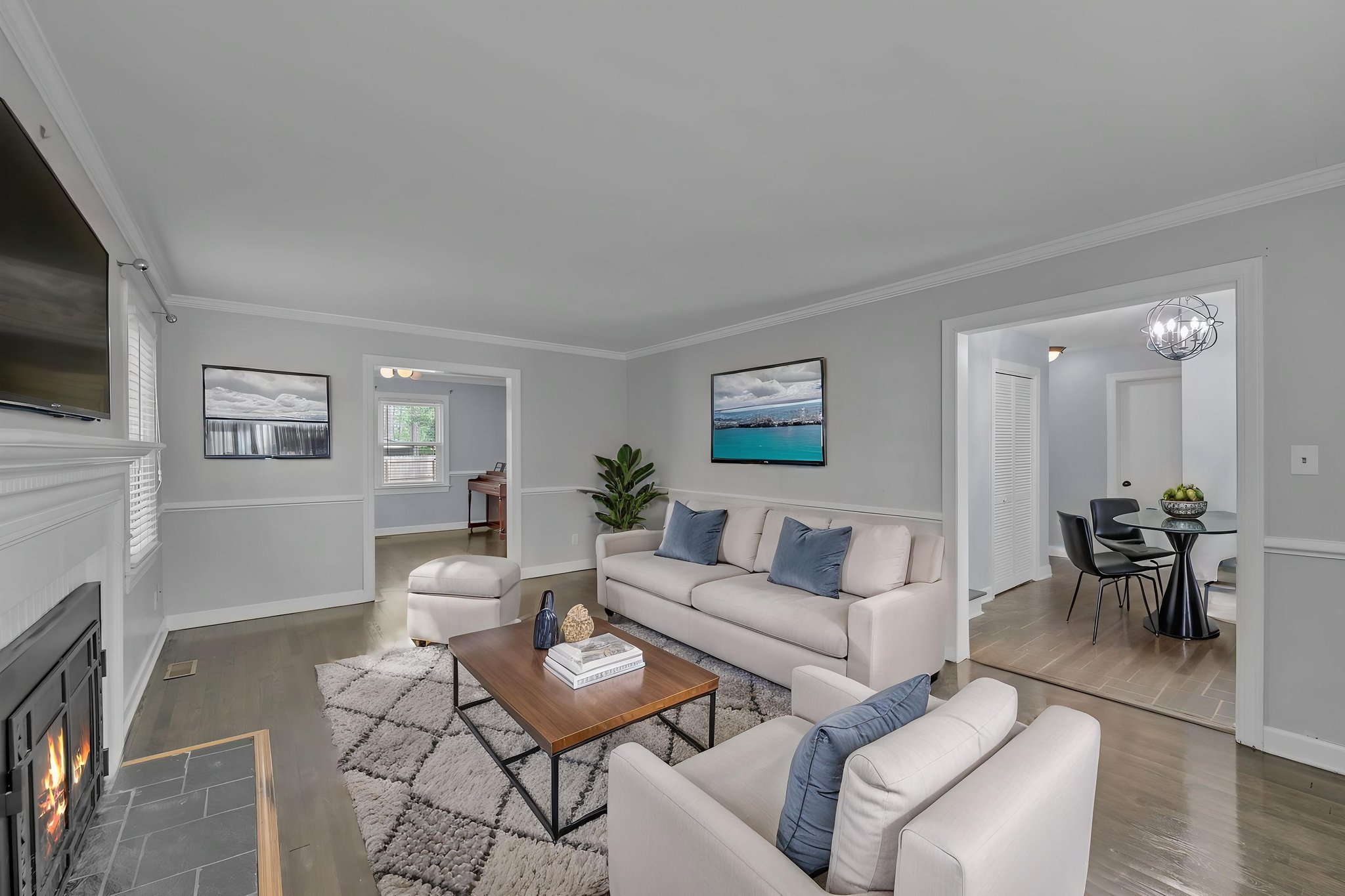 DSC_1548 virtually staged.jpeg