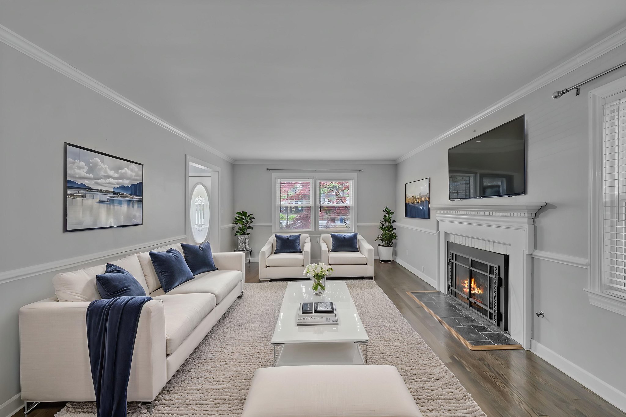 DSC_1543 virtually staged.jpeg