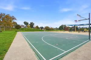 042_F8_4490 Buckthorn Ct