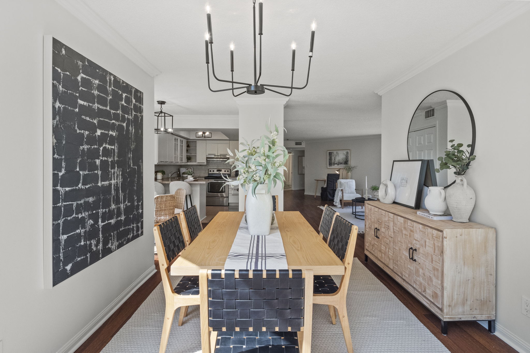 45 Kingsbridge Garden Cir 306 Mississauga, ON L5R 3K4