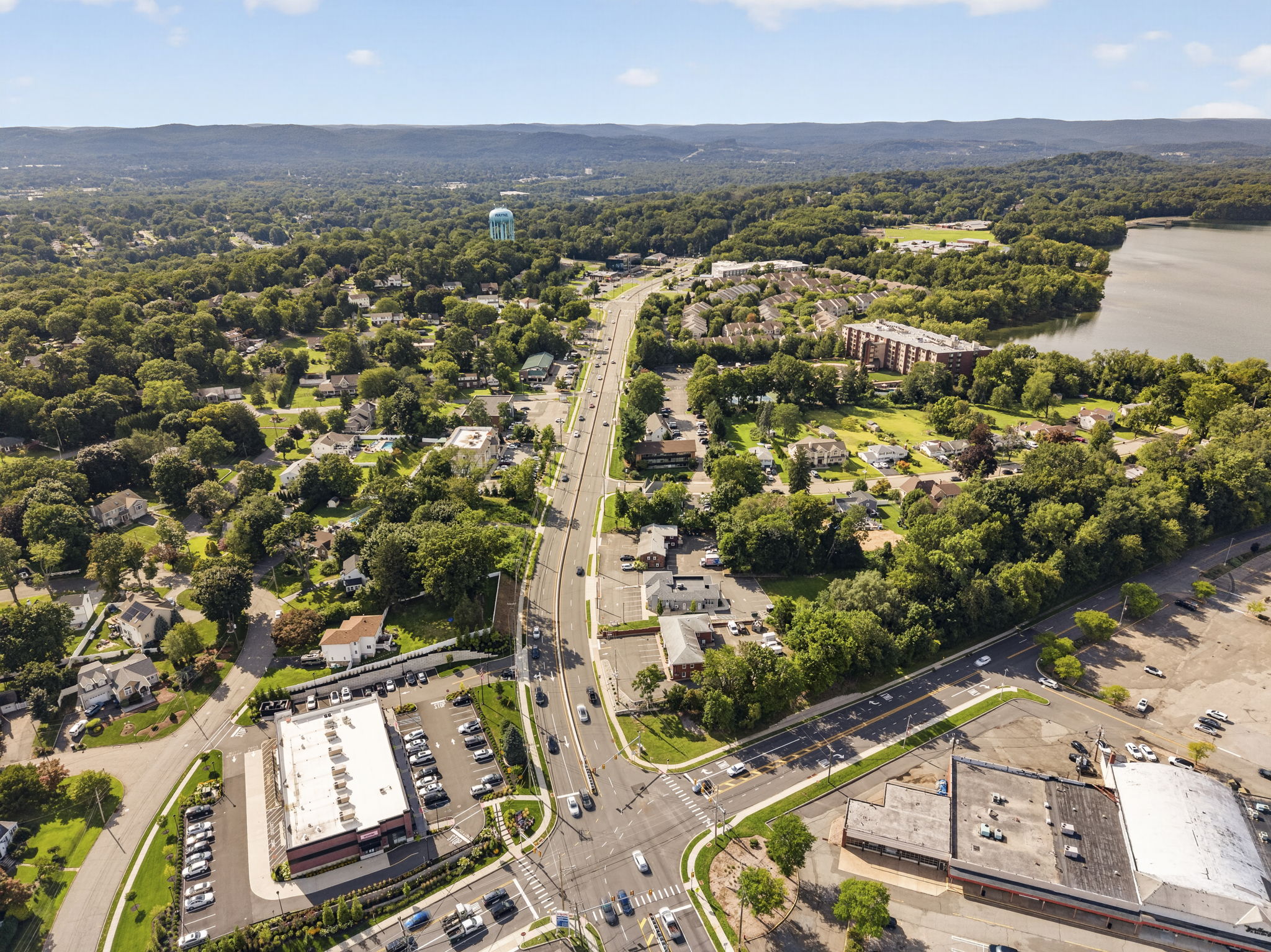 Nearby shopping : Trader Joe's, ShopRite, Stop & Shop, Crumbl, Chipotle, local restaurants, shopping and everyday necessities are all close by, making it easy to get where you need to go without giving up the comfort of a residential setting.