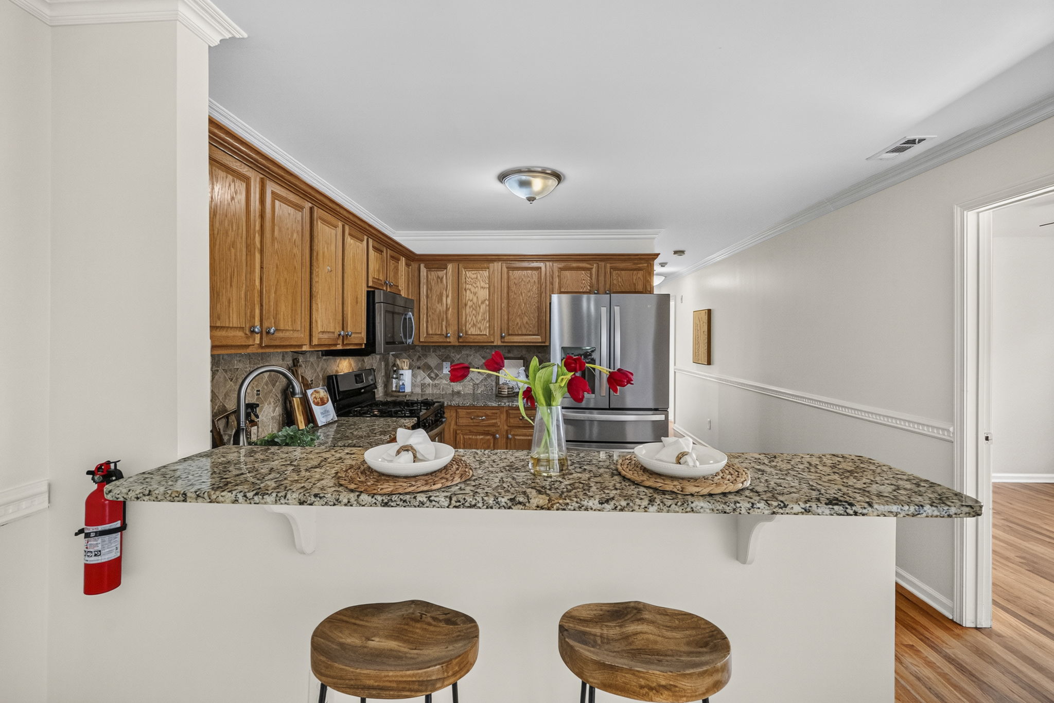 Breakfast Bar Sit or Stand up to 4 people