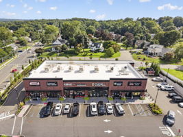 Nearby shopping : Trader Joe's, ShopRite, Stop & Shop, Crumbl, Chipotle, local restaurants, shopping and everyday necessities are all close by, making it easy to get where you need to go without giving up the comfort of a residential setting.