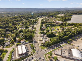 Nearby shopping : Trader Joe's, ShopRite, Stop & Shop, Crumbl, Chipotle, local restaurants, shopping and everyday necessities are all close by, making it easy to get where you need to go without giving up the comfort of a residential setting.