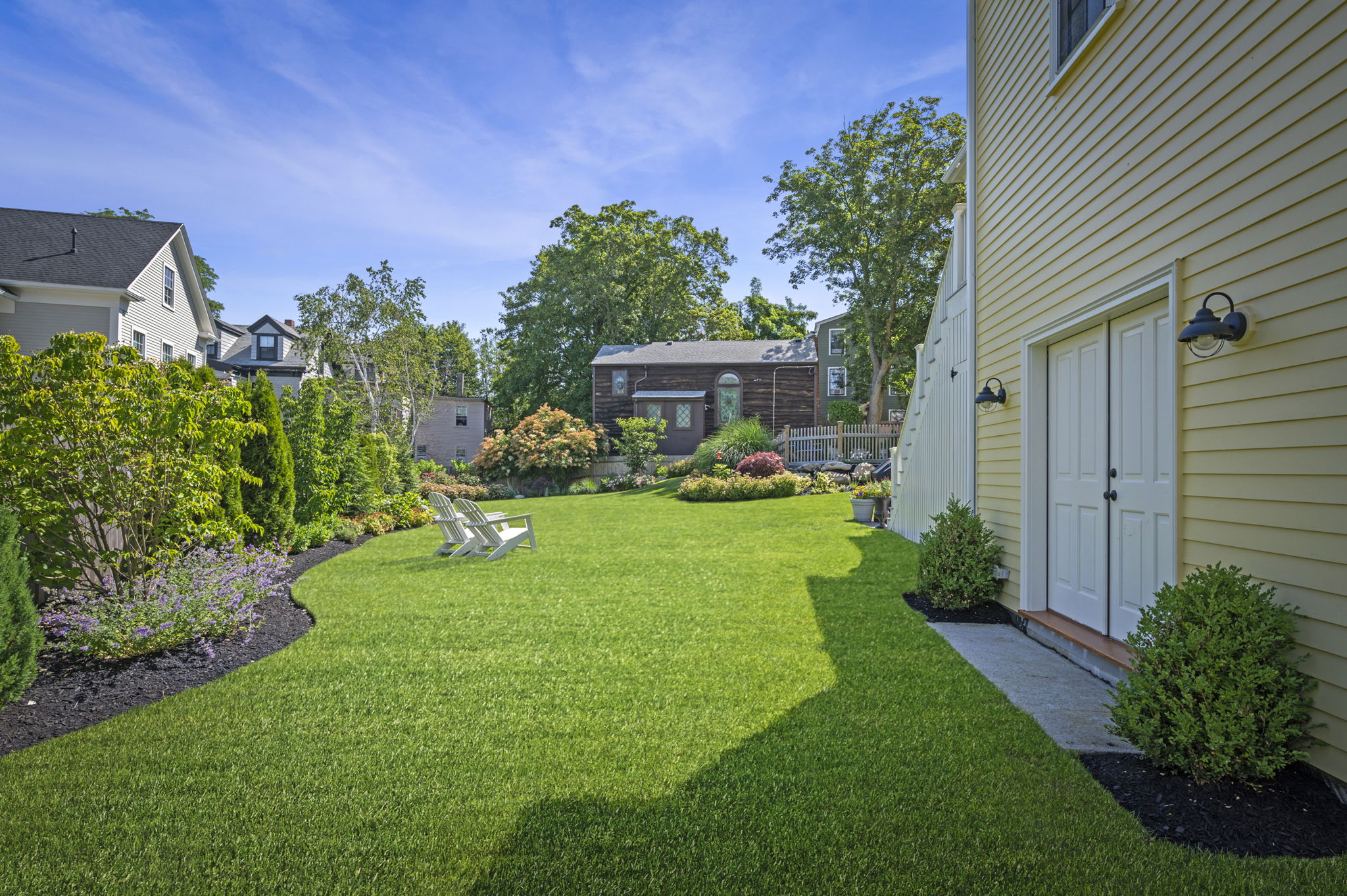 Double door entry from storage to the yard3