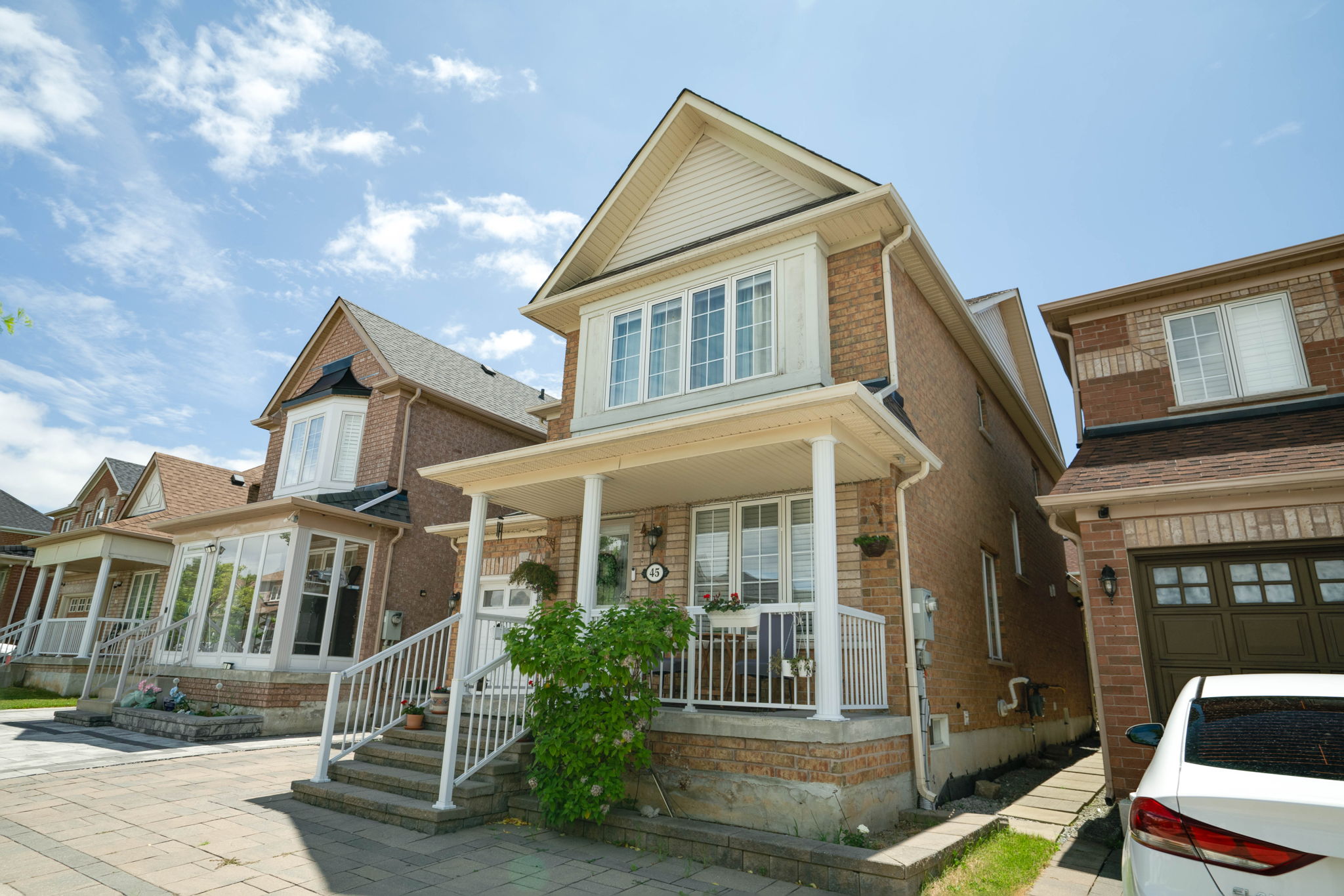 45 Royal Crown Rd Markham, ON L6E 1S4
