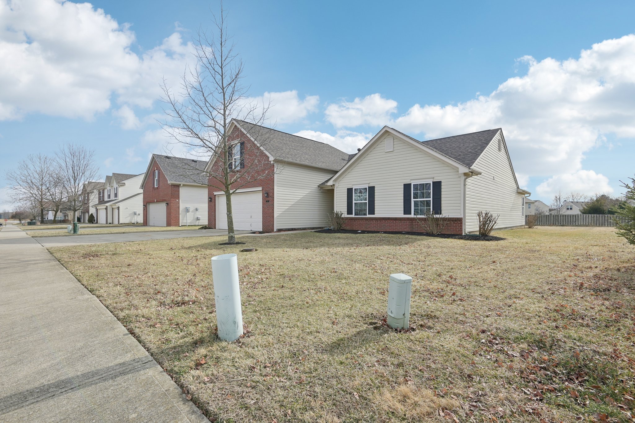 W Clear Lake Ln-S2301-003.jpg