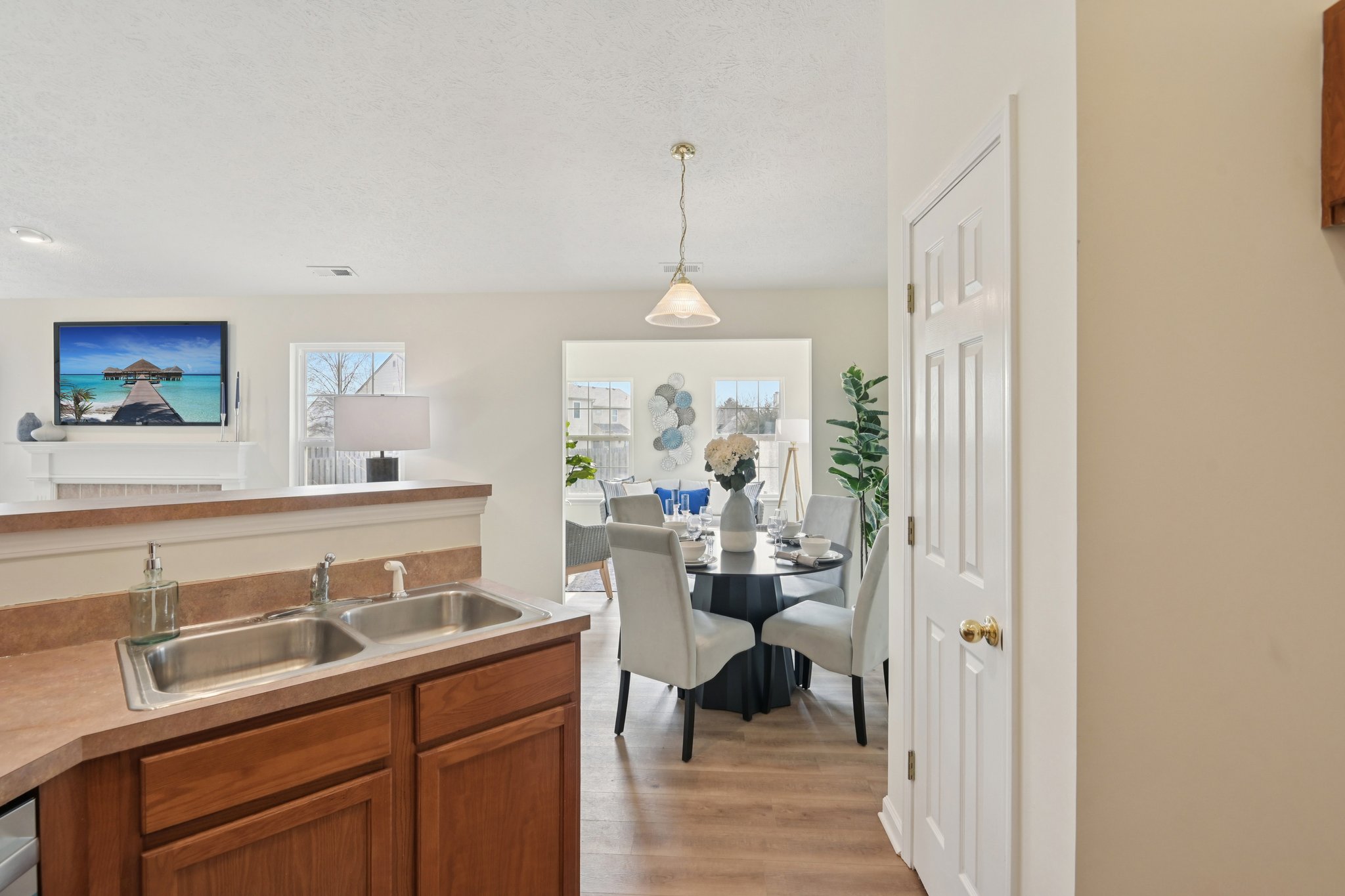 W Clear Lake Ln-S2301-021.jpg