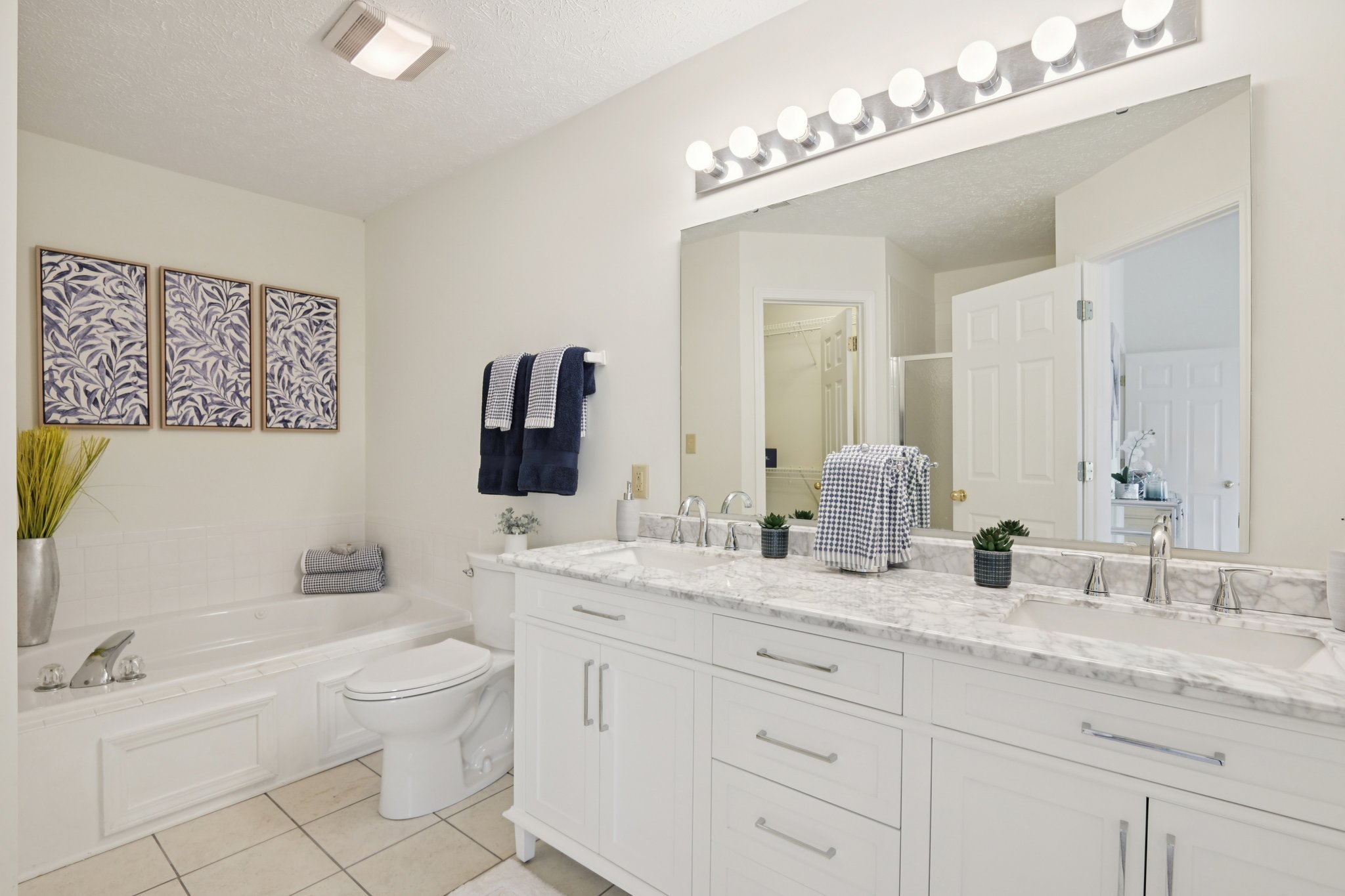 W Clear Lake Ln-S2301-030.jpg