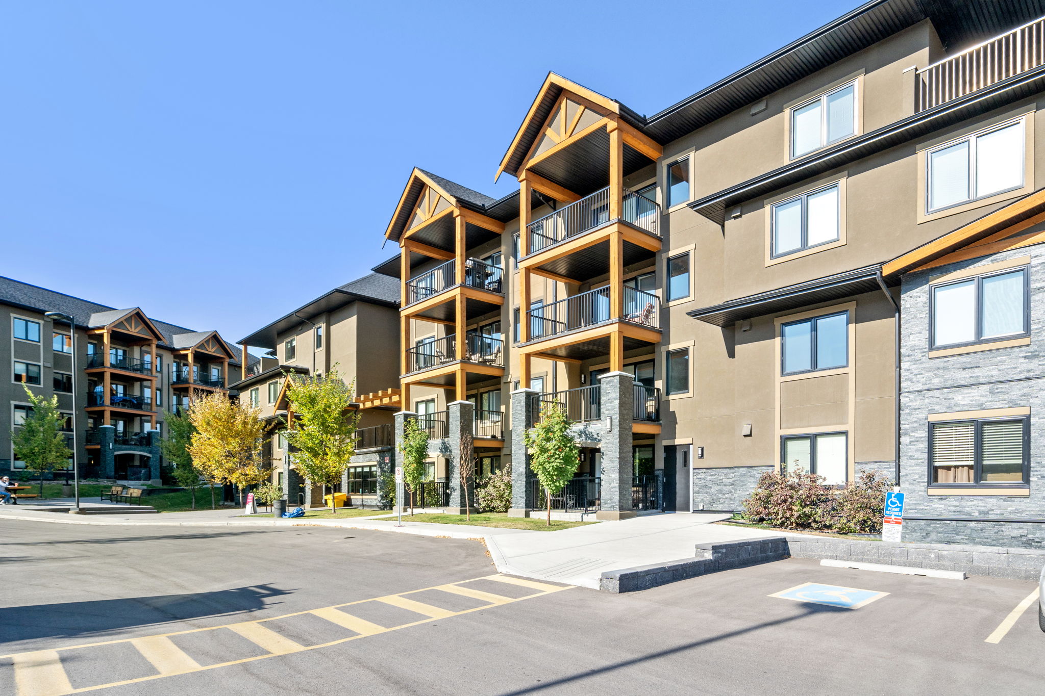 450 Kincora Glen Rd NW, Calgary, AB T3R 1S2 Bolt Visuals