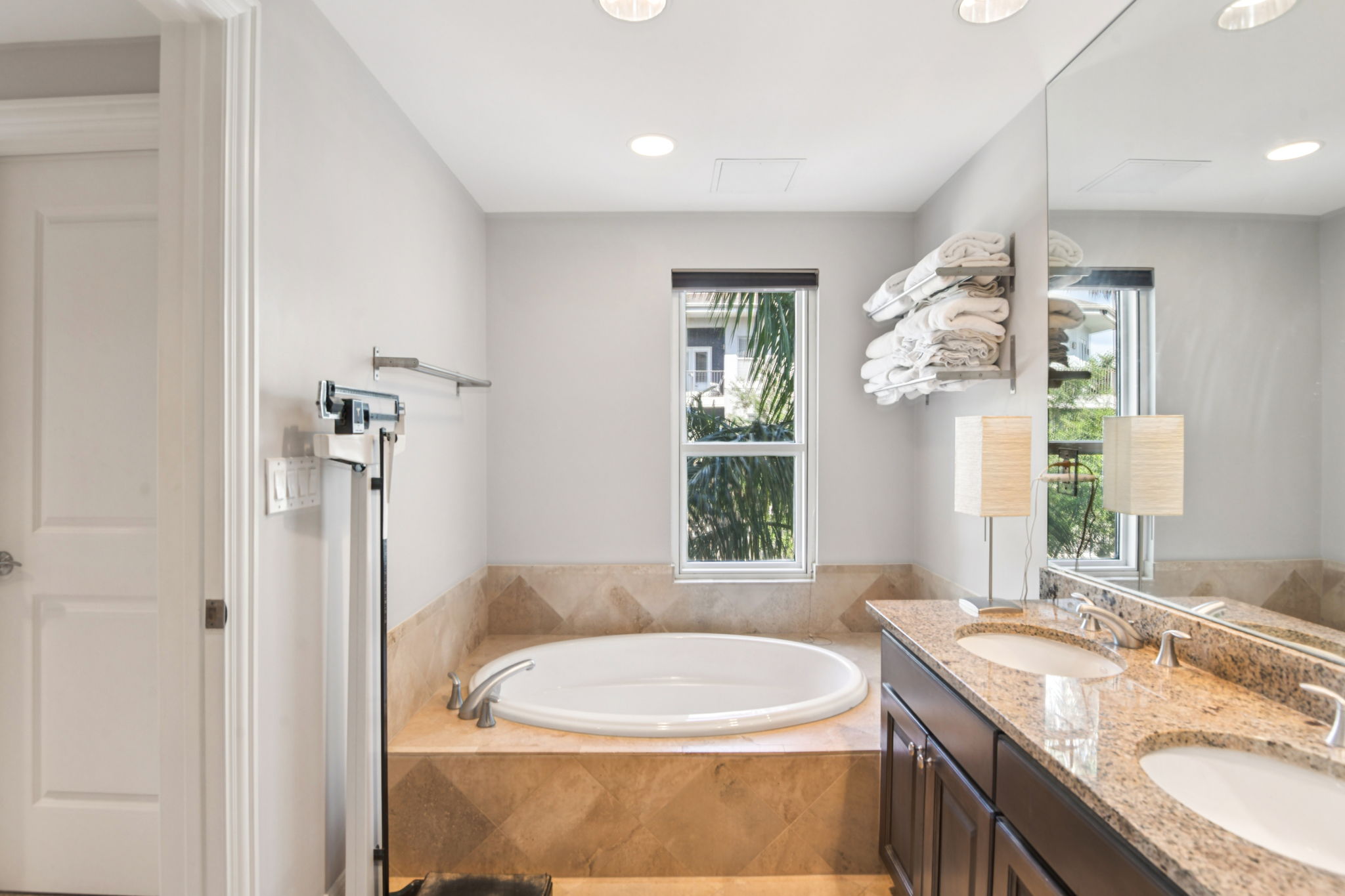 Knights Run Ave 411-S1207-029