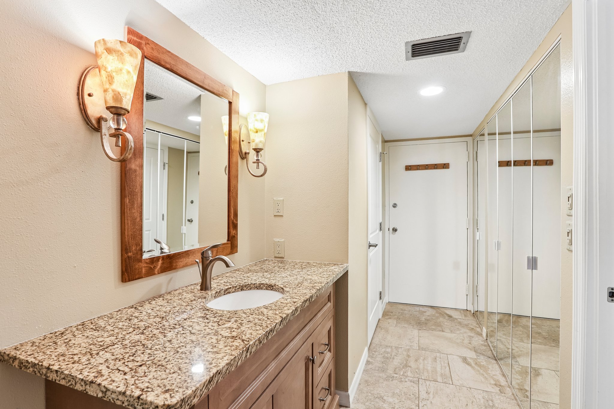 S Gulfview Blvd 703-S1205-022.jpg